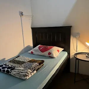  Homestay Backpacker's Bed - No Parking Space